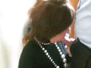موی سرخ MILF که با پ ...
