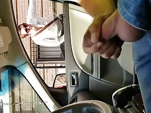 نوجوان با لباس کوتاه ...